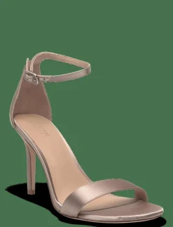 Allie Pavé-Buckle Satin Sandal - Bröllopsskor