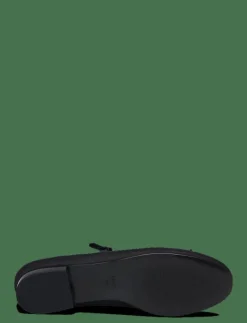 Ballerinas with strip and bow detail - Ballerinas