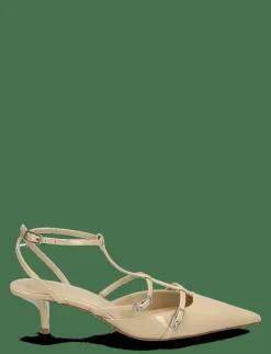 Heeled shoes with buckles - Klassiska pumps