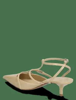 Heeled shoes with buckles - Klassiska pumps