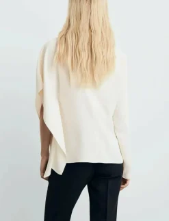 High-neck blouse with asymmetrical sleeves - Långärmade blusar