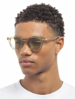 HOODWINKED - Round Frame