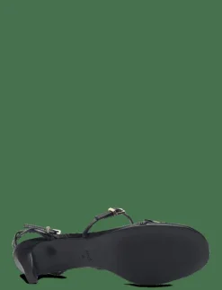 Kitten-heel sandals with buckle - Sandaler