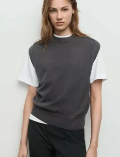 Knitted waistcoat with seam detail - Stickade västar