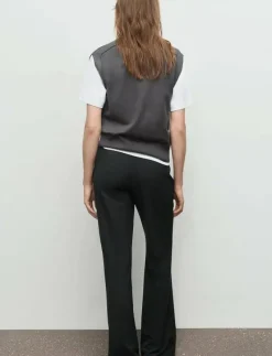 Knitted waistcoat with seam detail - Stickade västar