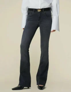 Melrose - Utsvängda jeans