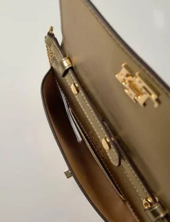 Metallic Crossbody Turn-Lock Tech Case - Kuvertväskor