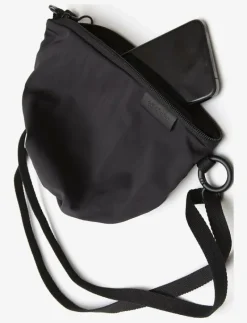 Orba Creased Stone Black - Magväskor