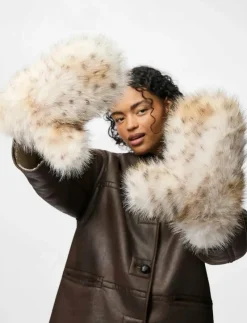 PCPLUSH FLUFFY MITTENS - Tumvantar