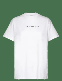 Serif Boyfriend T-shirt - T-Shirts