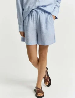 TONAL STRIPED SEERSUCKER SHORTS - Casual shorts